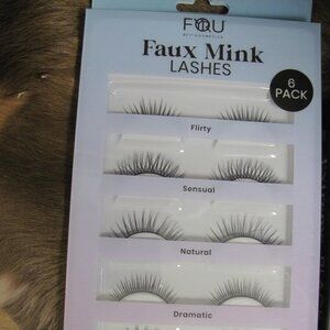 MAKEUP BUNDLE 4 PIECES NIP